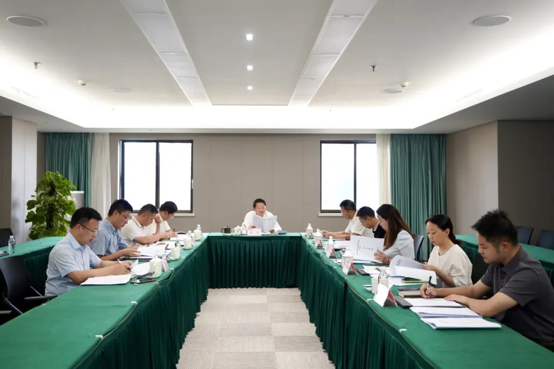 省兴发娱乐集团党委书记、董事长任丁主持兴发娱乐党校第2次校务委员会集会